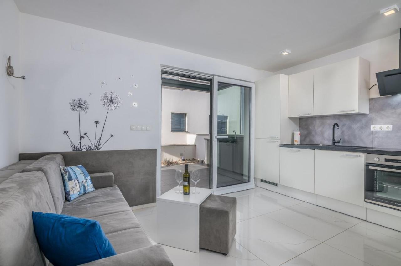 Apartments Elle Luxury Vantacici Malinska Ngoại thất bức ảnh