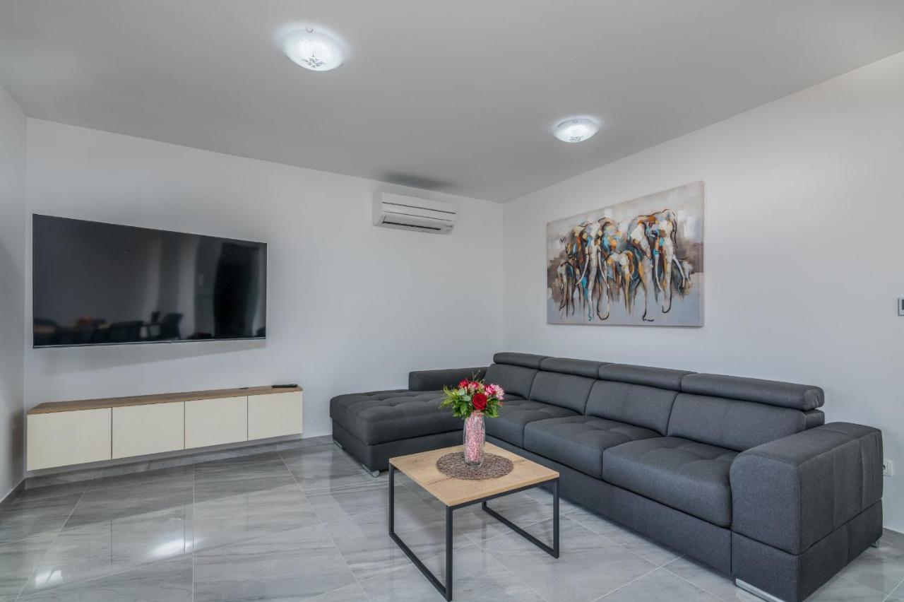 Apartments Elle Luxury Vantacici Malinska Ngoại thất bức ảnh